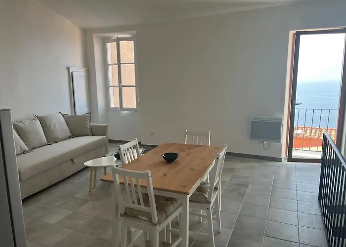 Au Coeur Du Village , Vue Mer